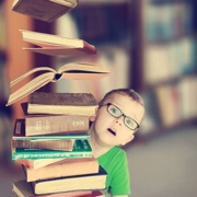 хлопчик з книгами