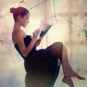 дівчина читає