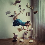 дівчина і книги