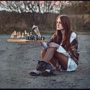дівчина і шахи