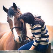 дівчина і кінь