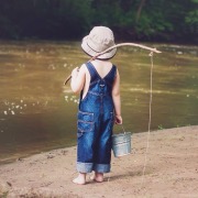 Хлопчик-рибалка
