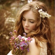 Дівчина з квітами