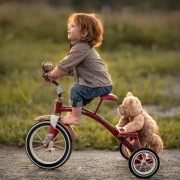 Хлопчик на велосипеді