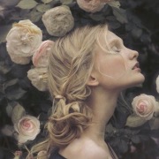 Дівчина в трояндах