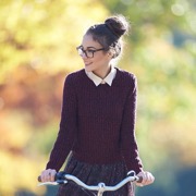 дівчина на велосипеді